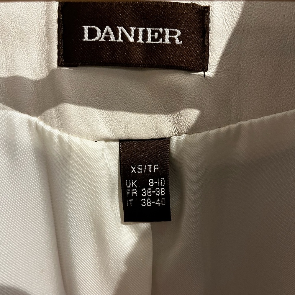 Danier leather jacket - Picture 2 of 3